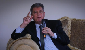 Foto: Duta Besar Palestina untuk Indonesia, Zuhair Al-Shun (tengah) memberikan keterangan keterangan terkait perkembangan Palestina terkini di Kedutaan Besar Palestina di Kedutaan Besar Palestina, Jakarta, Selasa (10/10/2023). (CNBC Indonesia/Faisal Rahman)