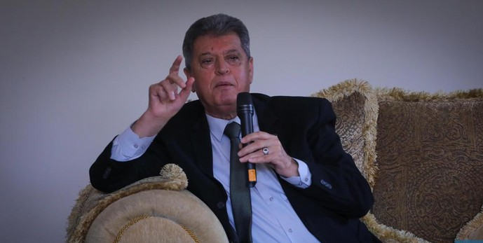Foto: Duta Besar Palestina untuk Indonesia, Zuhair Al-Shun (tengah) memberikan keterangan keterangan terkait perkembangan Palestina terkini di Kedutaan Besar Palestina di Kedutaan Besar Palestina, Jakarta, Selasa (10/10/2023). (CNBC Indonesia/Faisal Rahman)